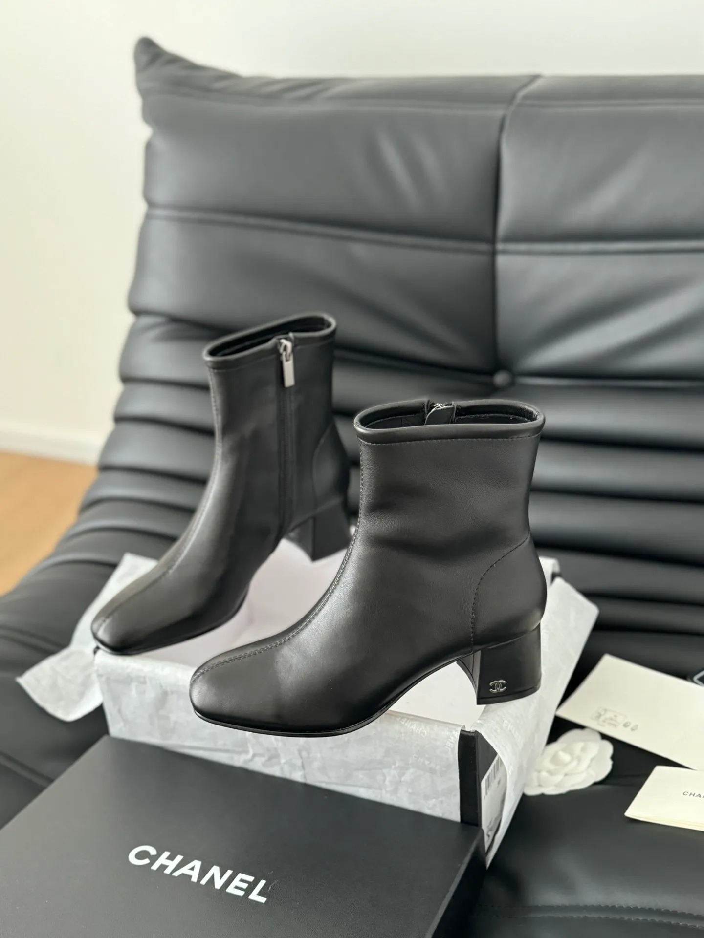 👟👟Ex-factory price 640👟👟 Purchasing-grade Chanel classic new stretch boots series! The leather texture is super good, and the upper is delicate ~ Calfskin upper, sheepskin lining, original outsole! Size:35-39 Other sizes are determined